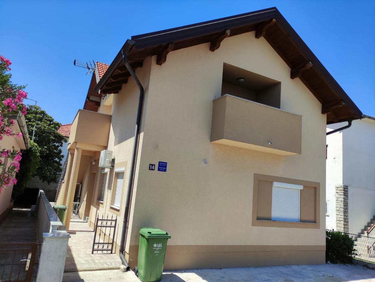 Apartmani Vuckovic Vodice Bagian luar foto