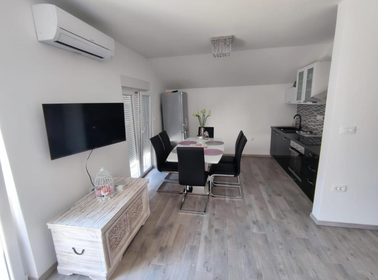 Apartmani Vuckovic Vodice Bagian luar foto