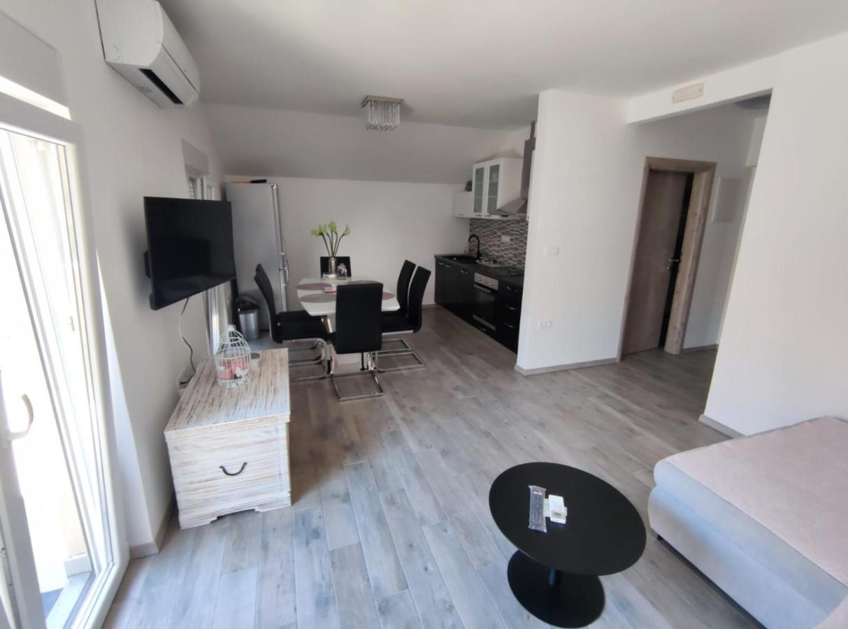 Apartmani Vuckovic Vodice Bagian luar foto